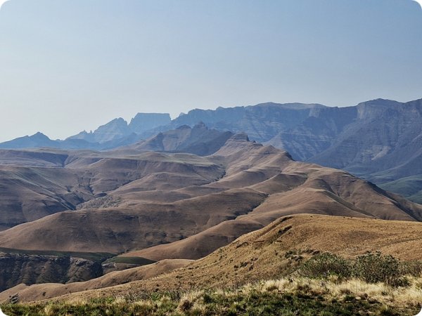 Contour Path, Central Drakensberg. James Seymour
